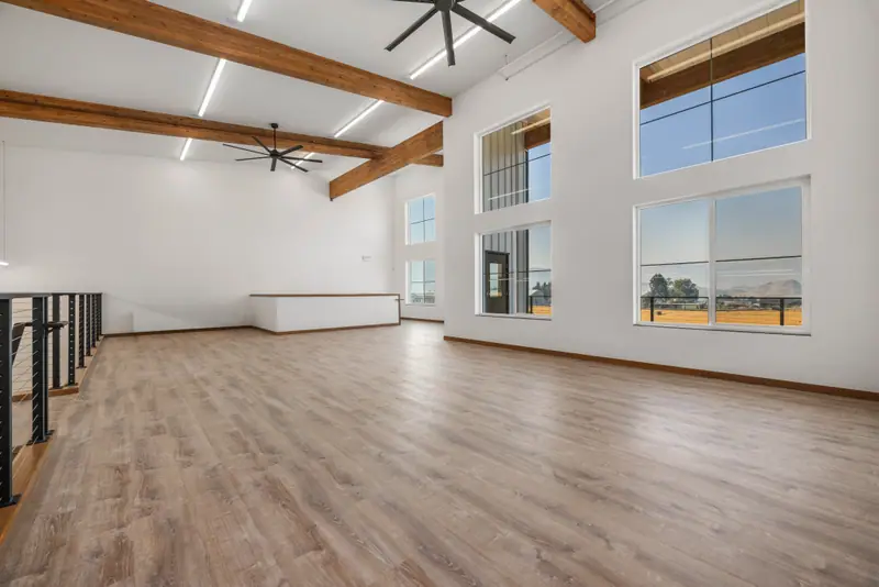 Sunny Loft With Valley Views